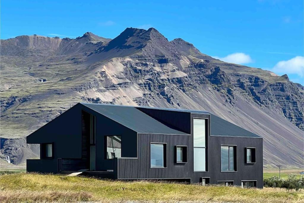 The Blackhouse * Höfn